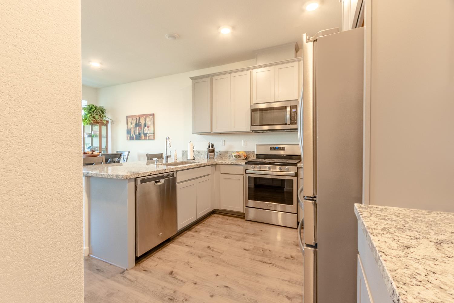 Detail Gallery Image 3 of 34 For 3862 Commerce Way, Sacramento,  CA 95834 - 3 Beds | 2/1 Baths
