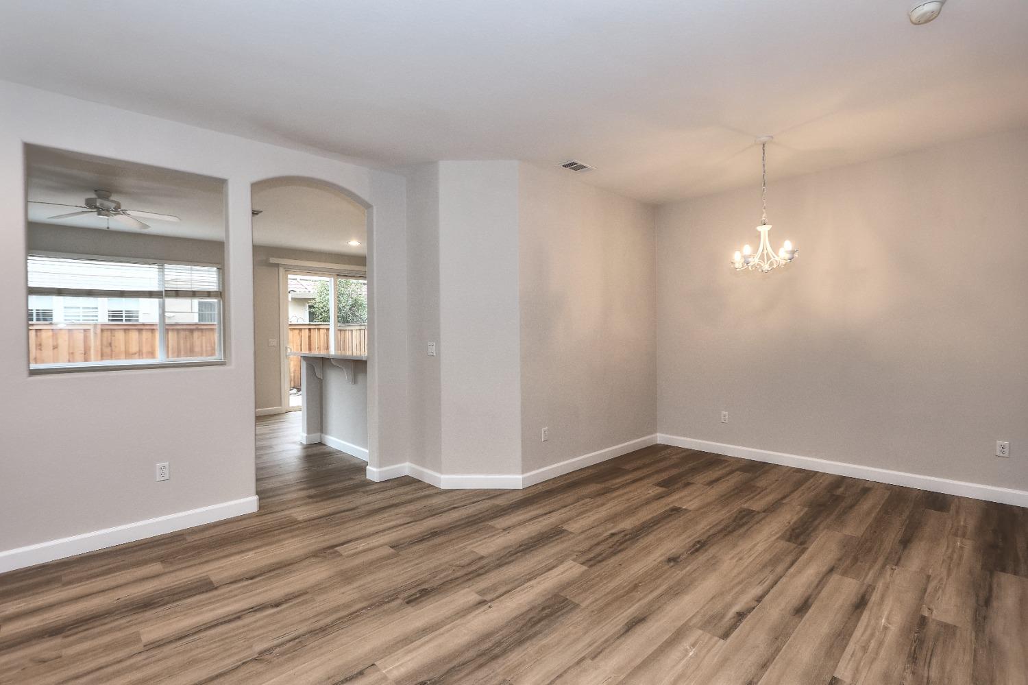 Photo #14: 225063611 Listing: Photo #14