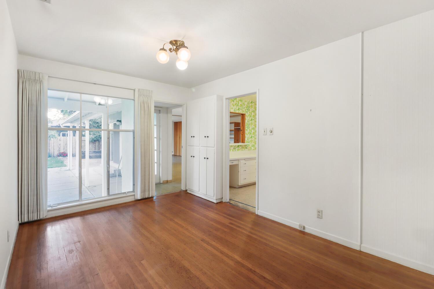 Detail Gallery Image 8 of 36 For 601 J St, Davis,  CA 95616 - 3 Beds | 2 Baths