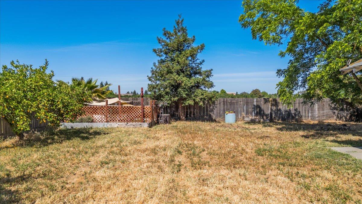 Detail Gallery Image 52 of 61 For 209 S Pasadena Ave, Waterford,  CA 95386 - 3 Beds | 1 Baths