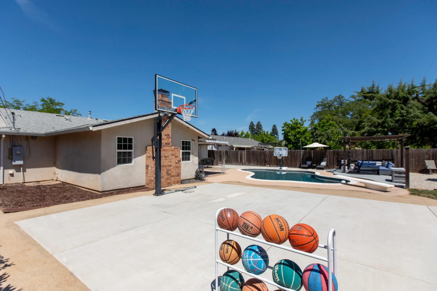 Detail Gallery Image 41 of 44 For 8940 Leatham Ave, Fair Oaks,  CA 95628 - 4 Beds | 2 Baths