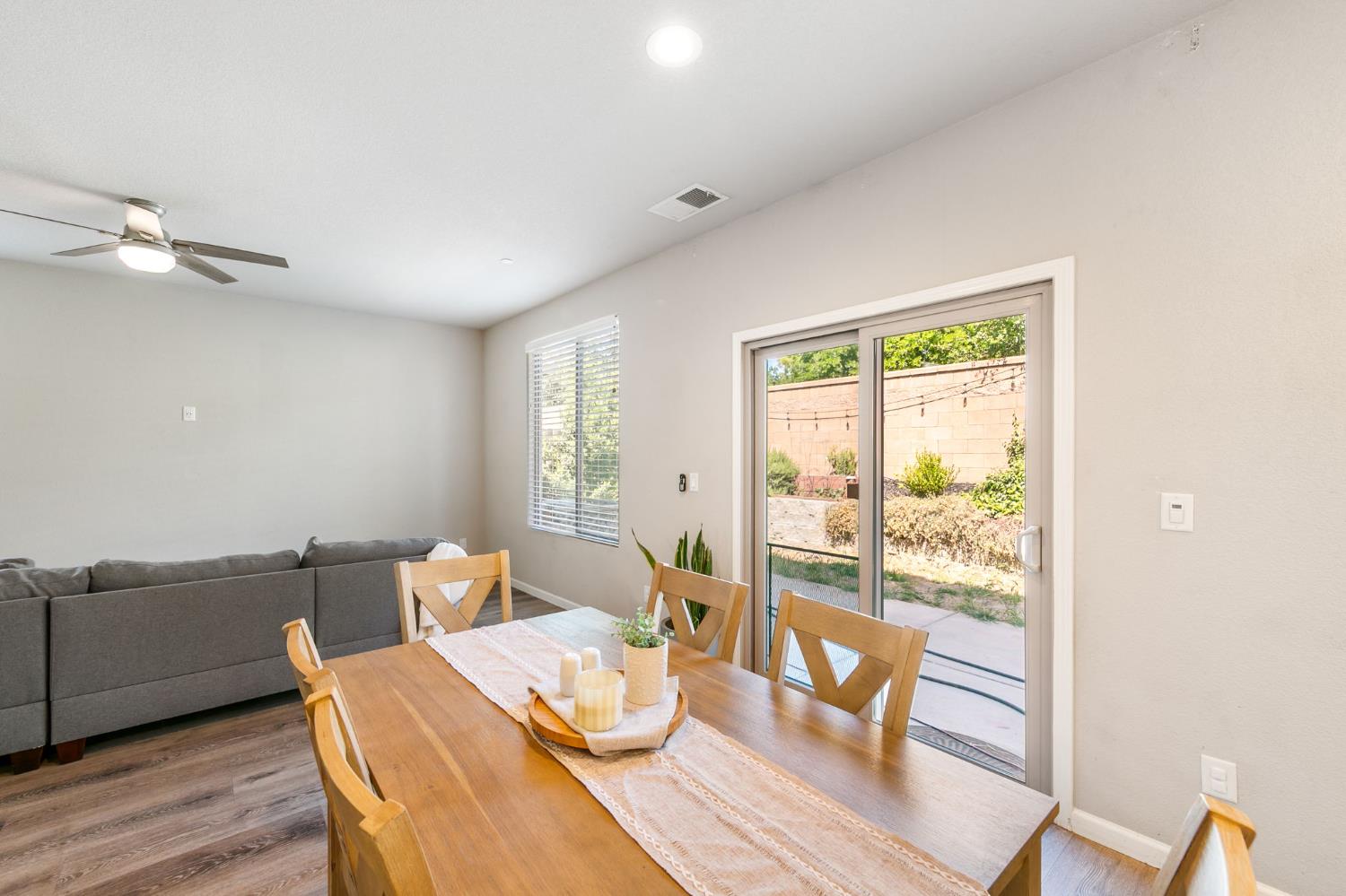 Detail Gallery Image 19 of 41 For 7946 Little Plum Way, Antelope,  CA 95843 - 4 Beds | 2/1 Baths