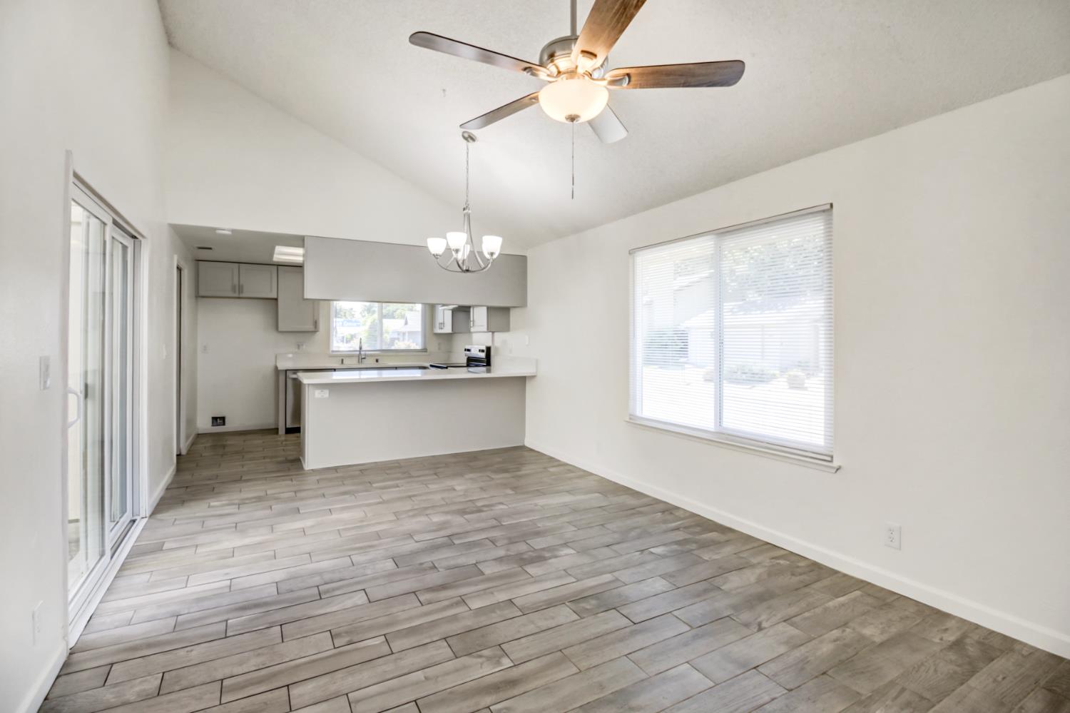 Detail Gallery Image 12 of 48 For 2301 Walnut Grove Way, Rancho Cordova,  CA 95670 - 3 Beds | 2 Baths