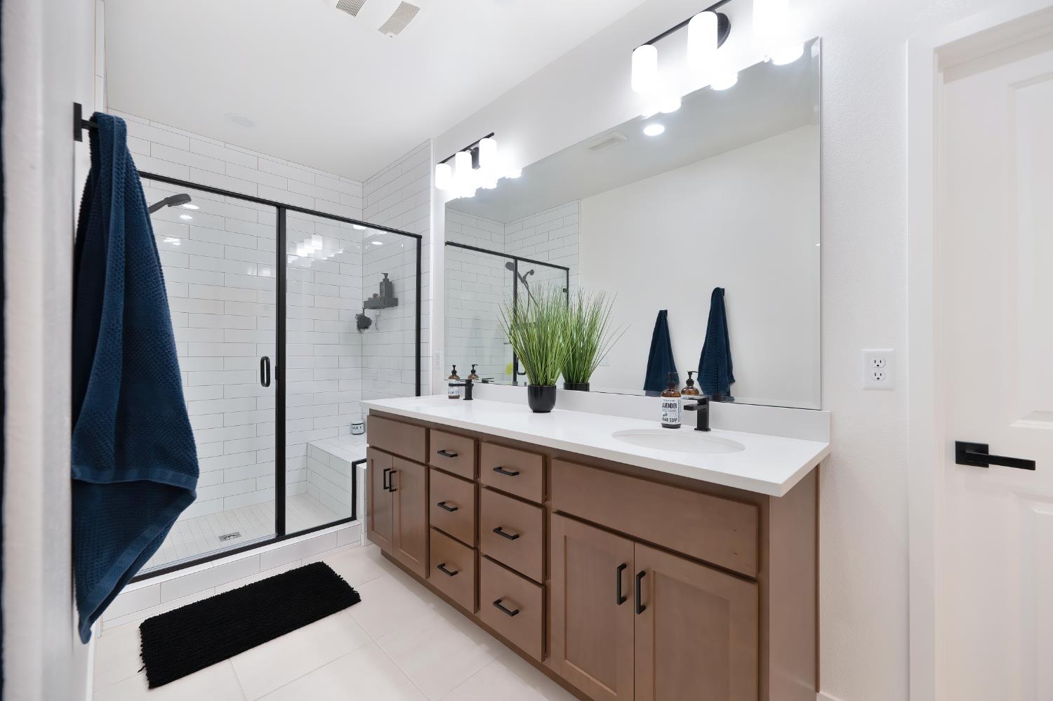 Detail Gallery Image 36 of 53 For 2372 Bastogne, Sacramento,  CA 95818 - 3 Beds | 2/1 Baths
