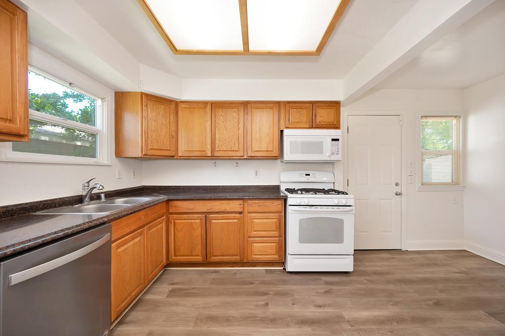 Detail Gallery Image 14 of 28 For 1167 Sonoma Ave, Sacramento,  CA 95815 - 2 Beds | 1 Baths