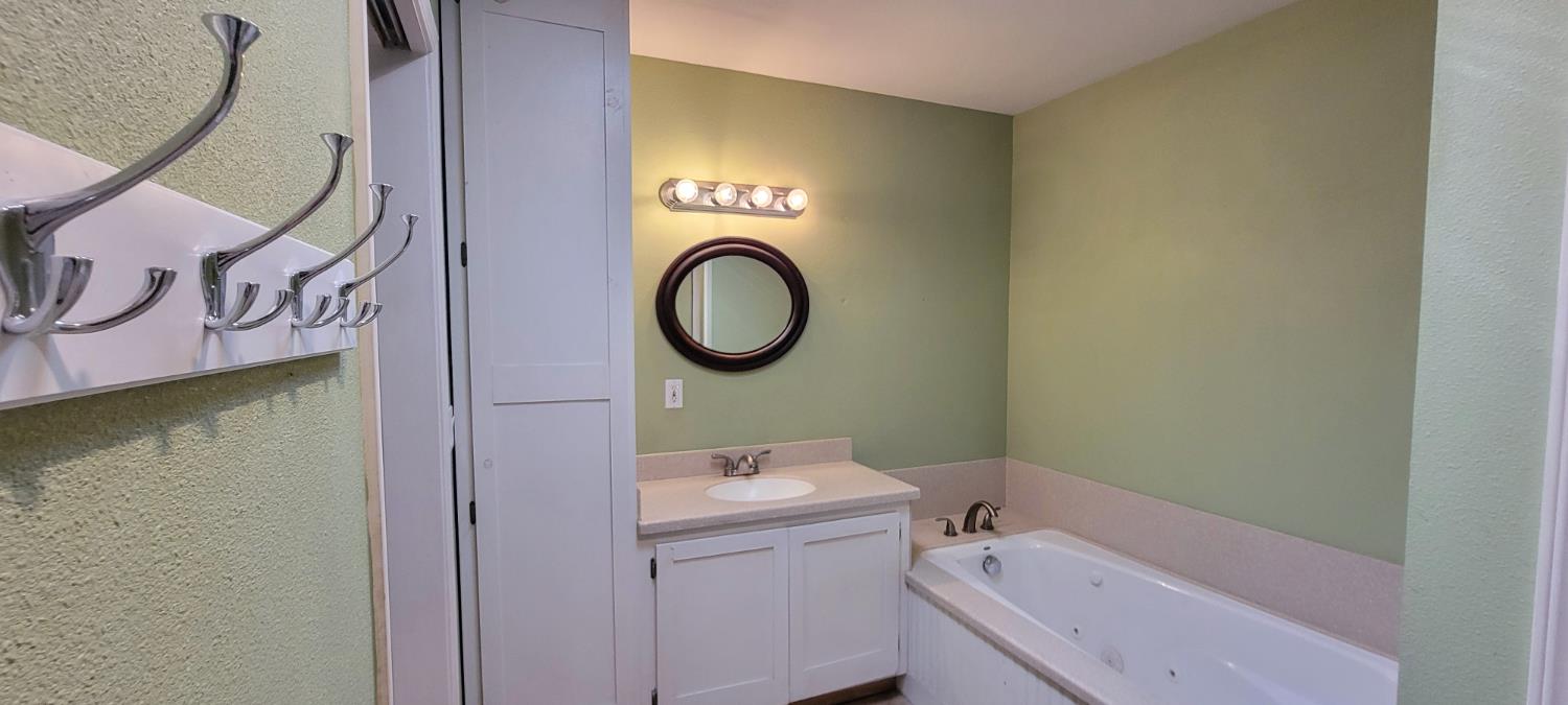 Detail Gallery Image 10 of 28 For 24040 Hitching Post Rd, Sonora,  CA 95370 - 3 Beds | 2 Baths