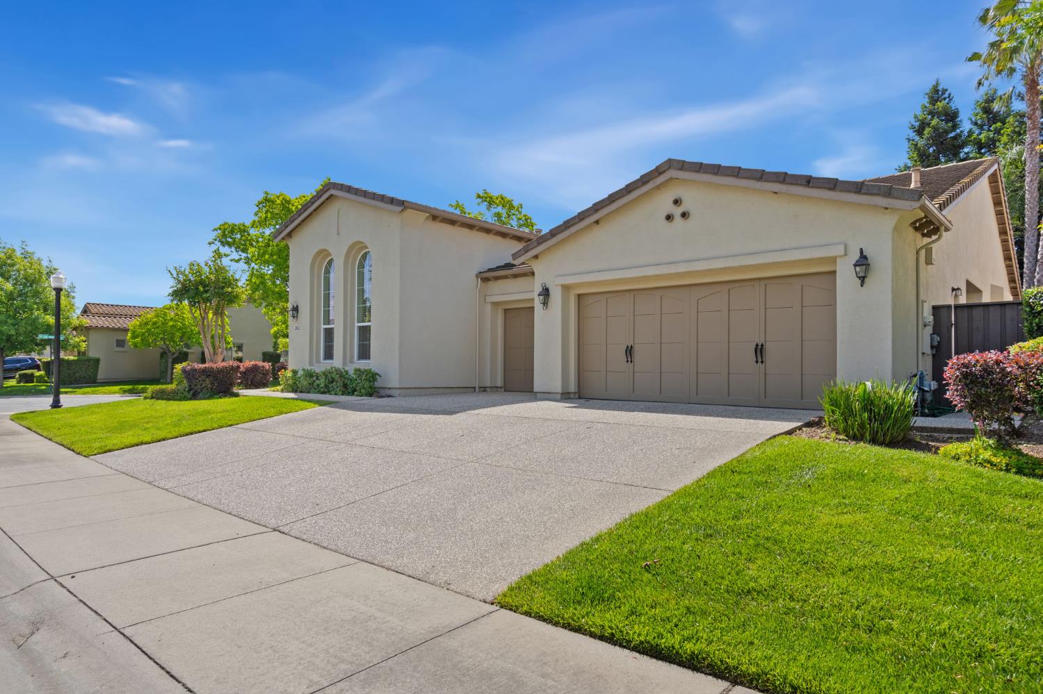Detail Gallery Image 3 of 41 For 2832 Rockaway Ln, Sacramento,  CA 95835 - 2 Beds | 2 Baths