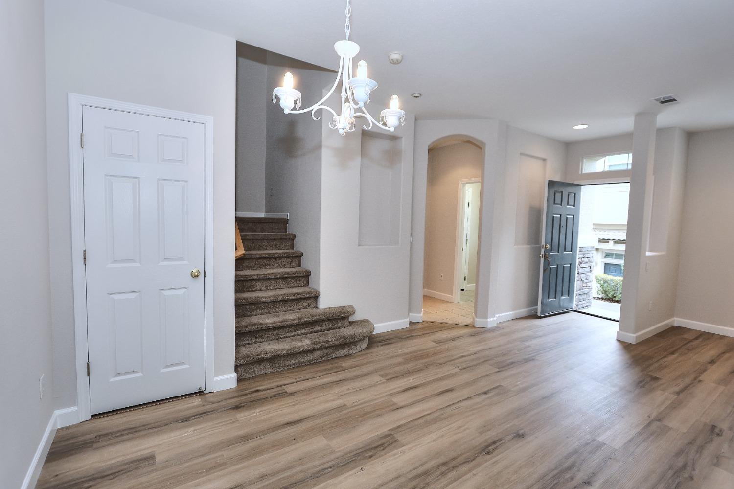 Photo #11: 225063611 Listing: Photo #11