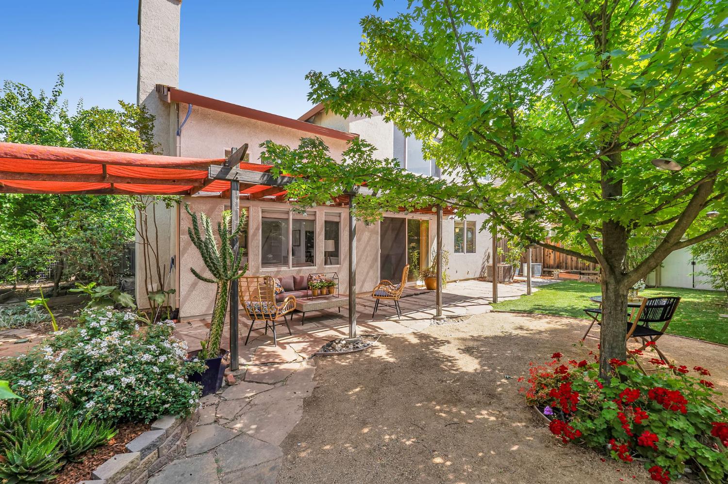 Rio Grande Street, Davis, California image 38
