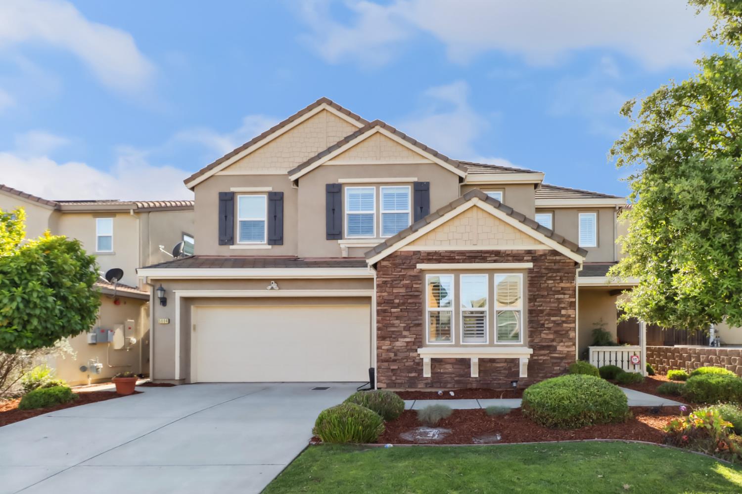 Detail Gallery Image 3 of 69 For 5604 Saratoga Cir, Rocklin,  CA 95765 - 4 Beds | 3/1 Baths
