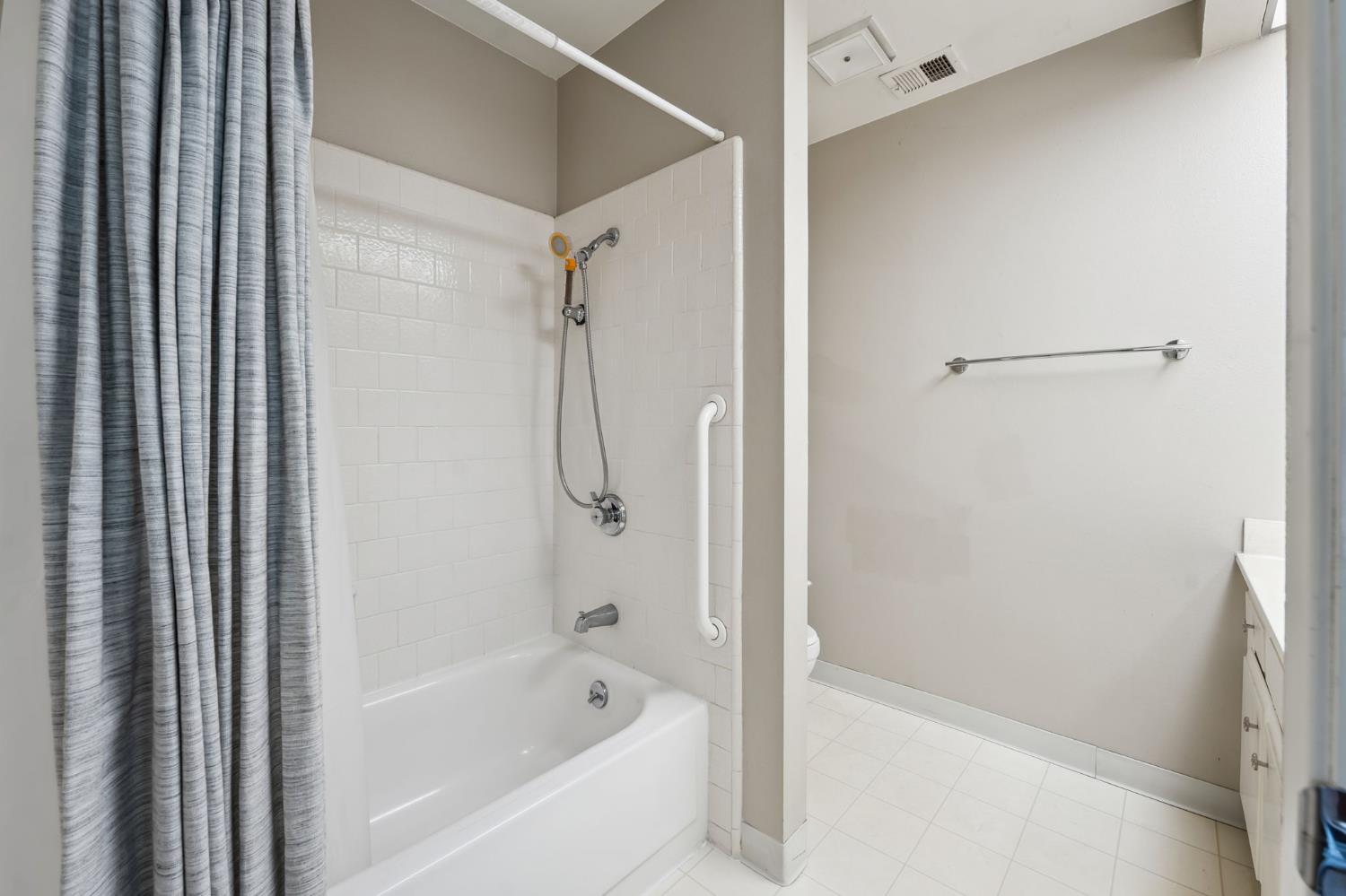 Photo #13: 225060723 Listing: Photo #13
