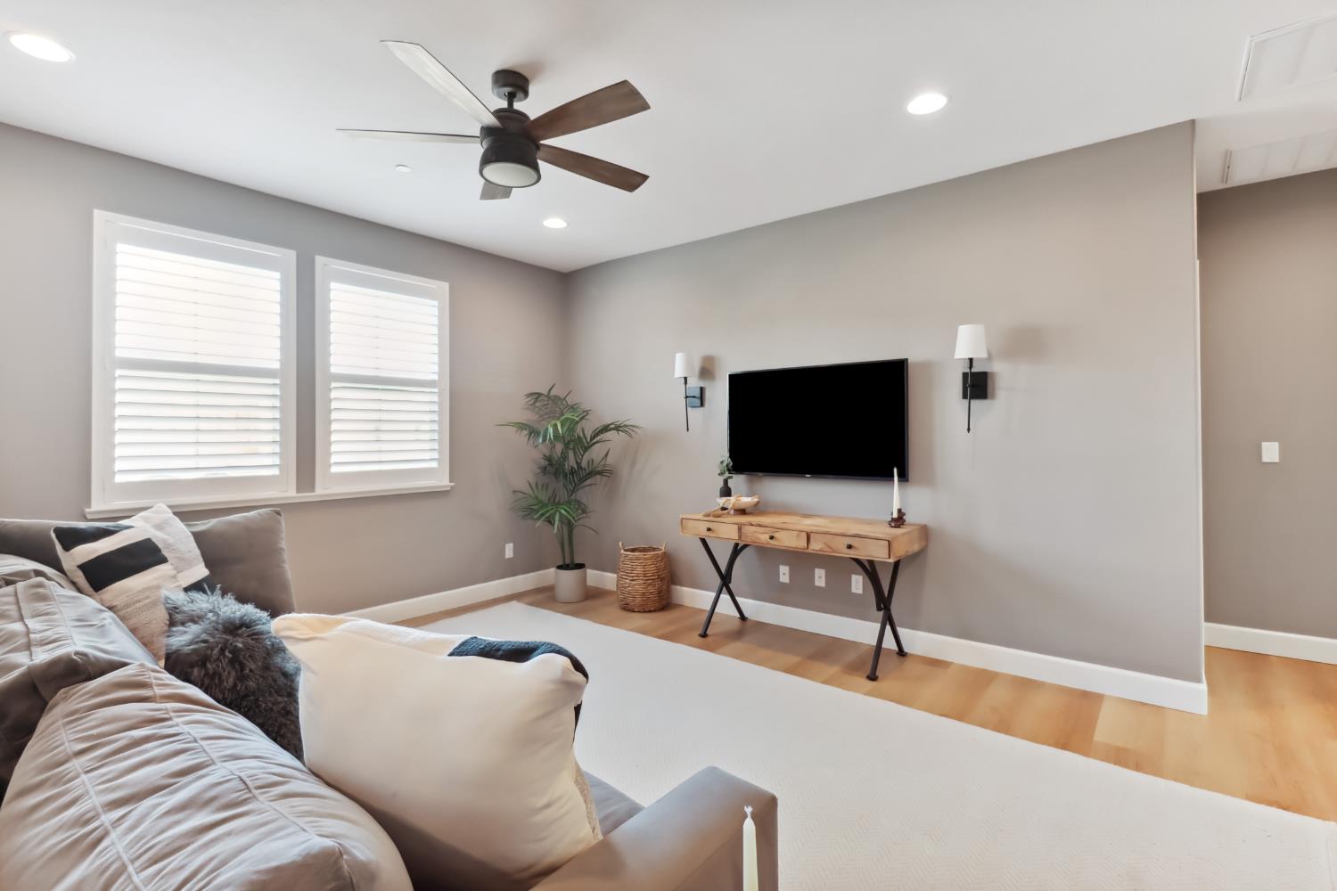 Detail Gallery Image 34 of 69 For 5604 Saratoga Cir, Rocklin,  CA 95765 - 4 Beds | 3/1 Baths
