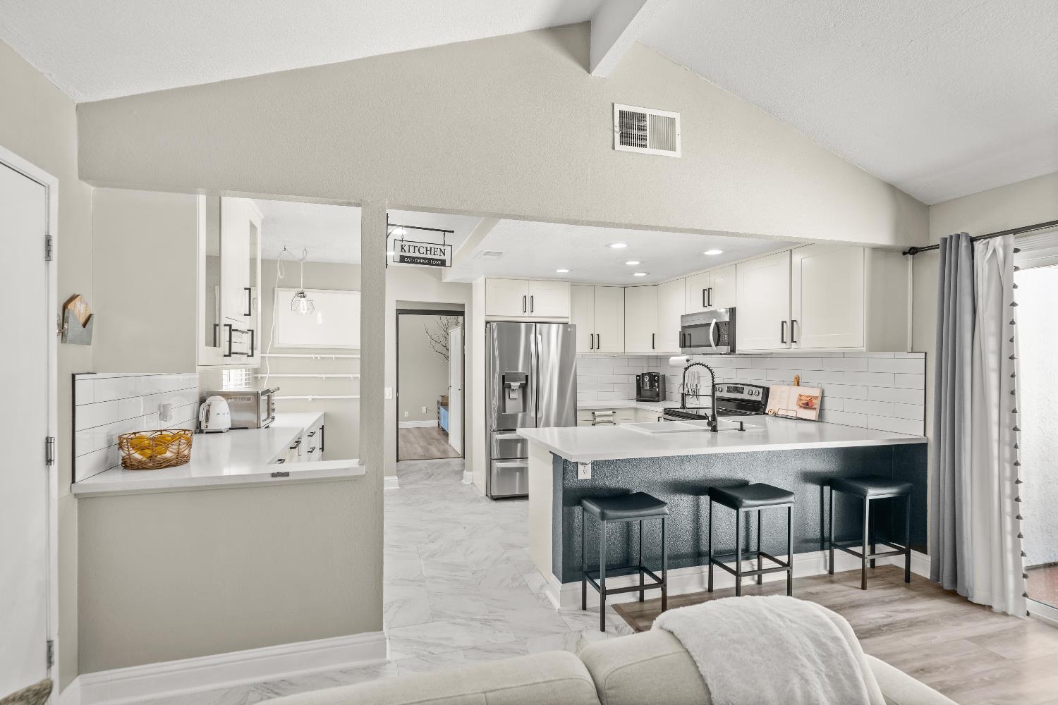 Detail Gallery Image 43 of 66 For 2915 Baronet Way, Sacramento,  CA 95833 - 4 Beds | 2 Baths
