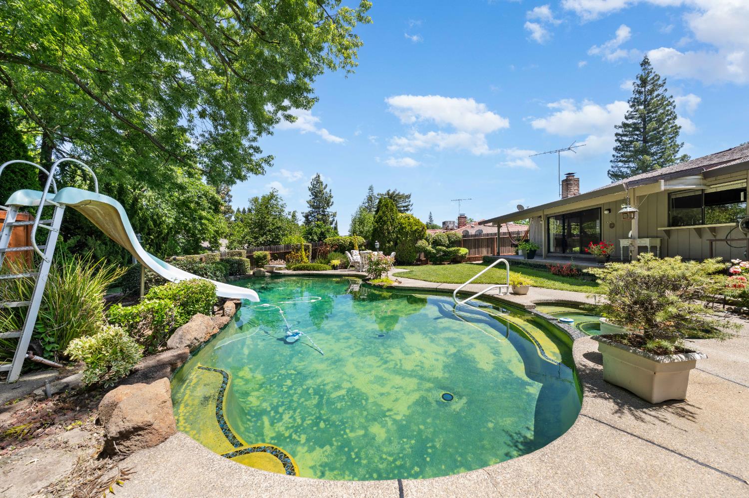 Detail Gallery Image 36 of 52 For 7831 Juarez Way, Fair Oaks,  CA 95628 - 3 Beds | 2/1 Baths