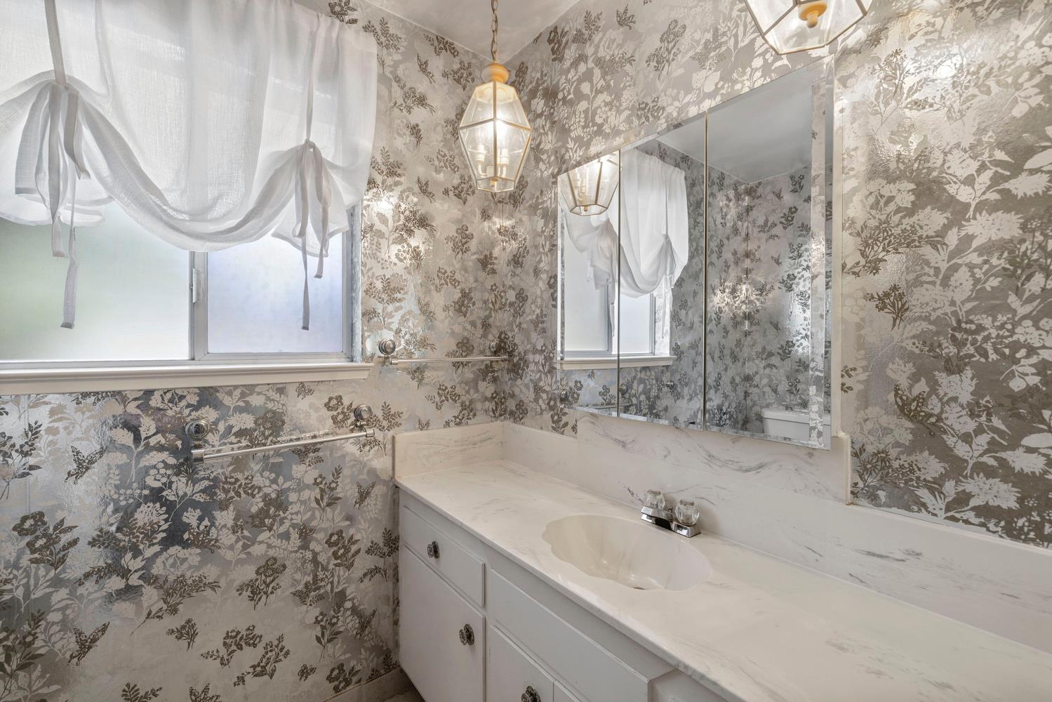Detail Gallery Image 16 of 34 For 6010 Holstein Way, Sacramento,  CA 95822 - 3 Beds | 2/1 Baths