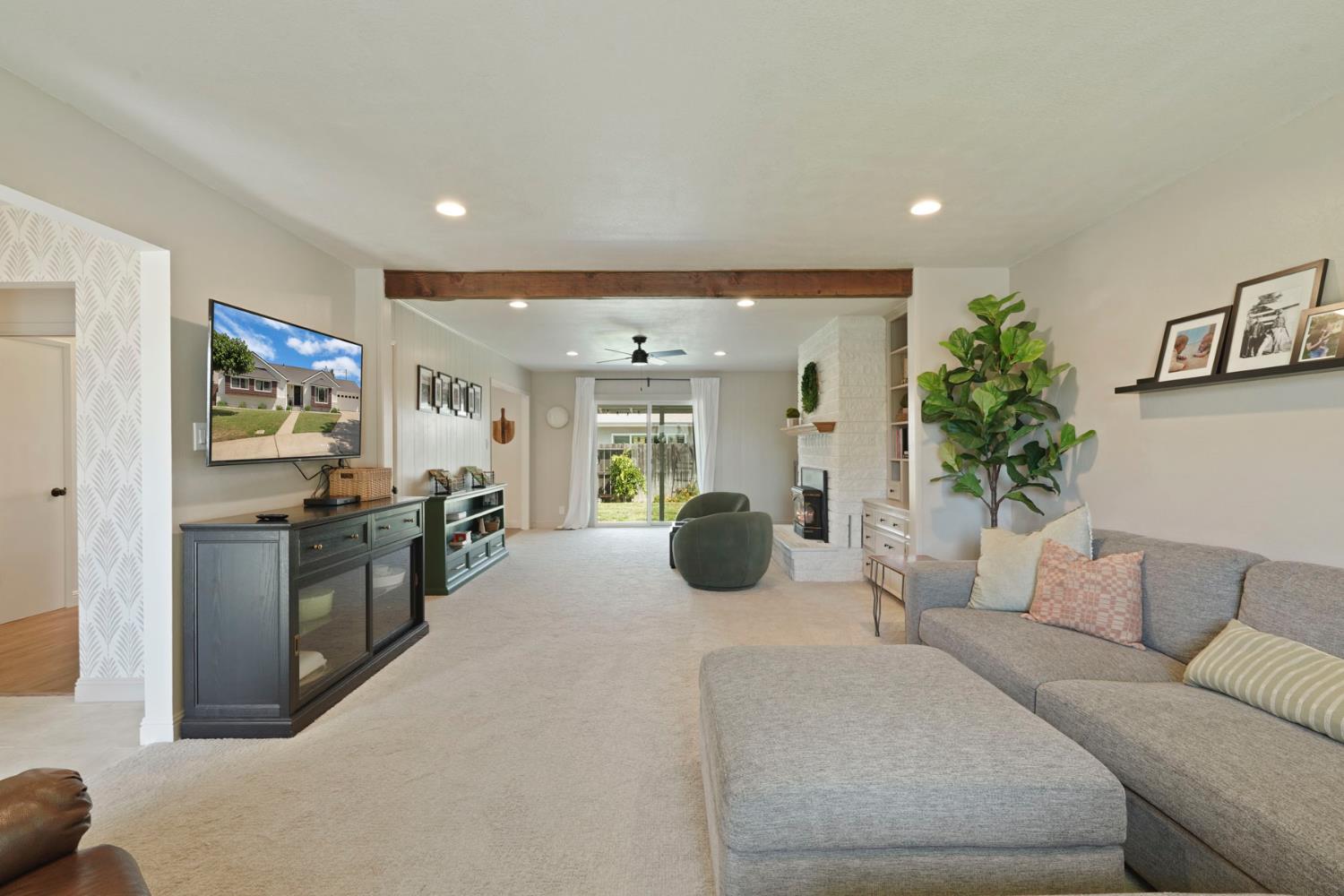 Detail Gallery Image 9 of 35 For 725 Maplewood Dr, Lodi,  CA 95242 - 3 Beds | 2 Baths