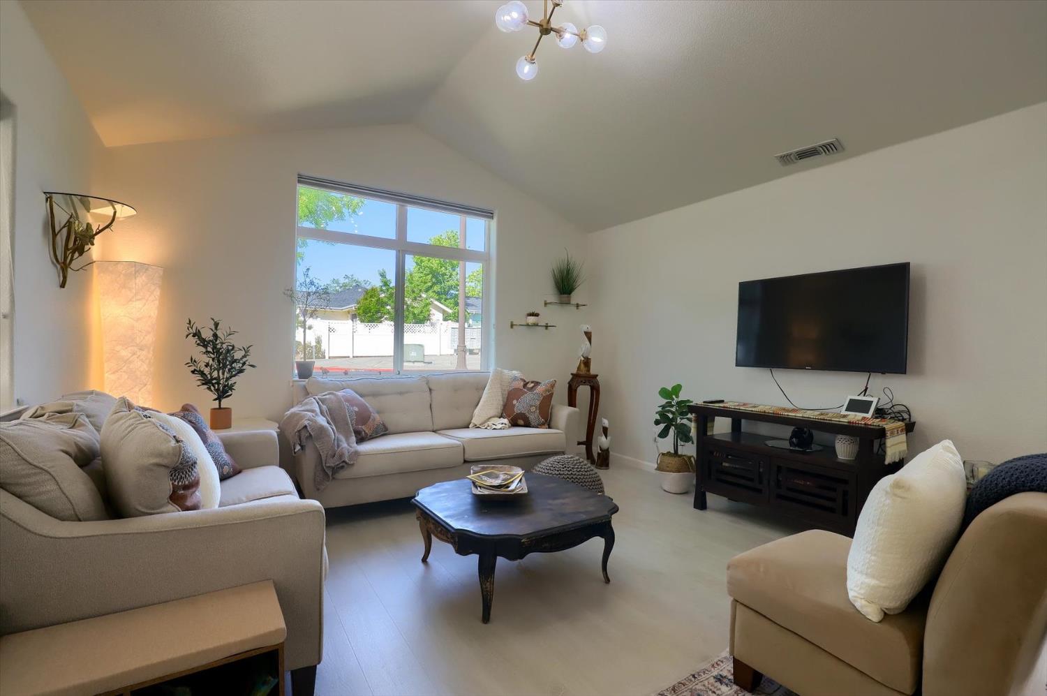 Detail Gallery Image 6 of 95 For 127 Highlands Ct, Grass Valley,  CA 95945 - 2 Beds | 2 Baths