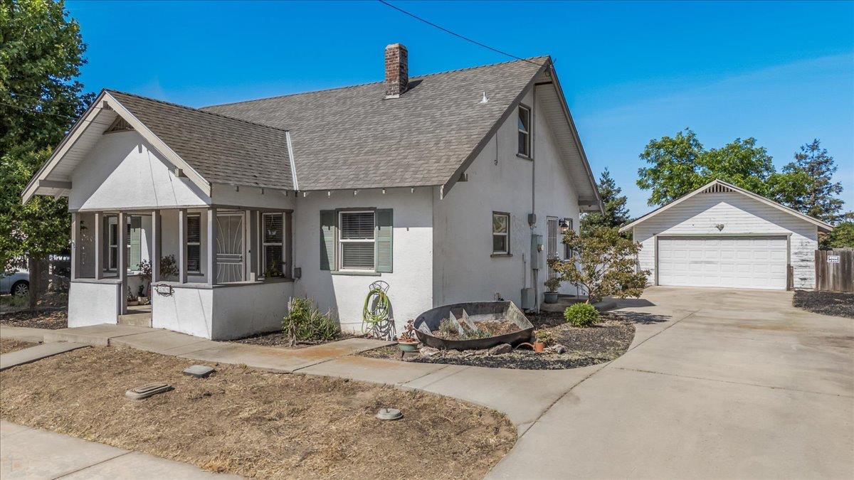 Detail Gallery Image 3 of 61 For 209 S Pasadena Ave, Waterford,  CA 95386 - 3 Beds | 1 Baths