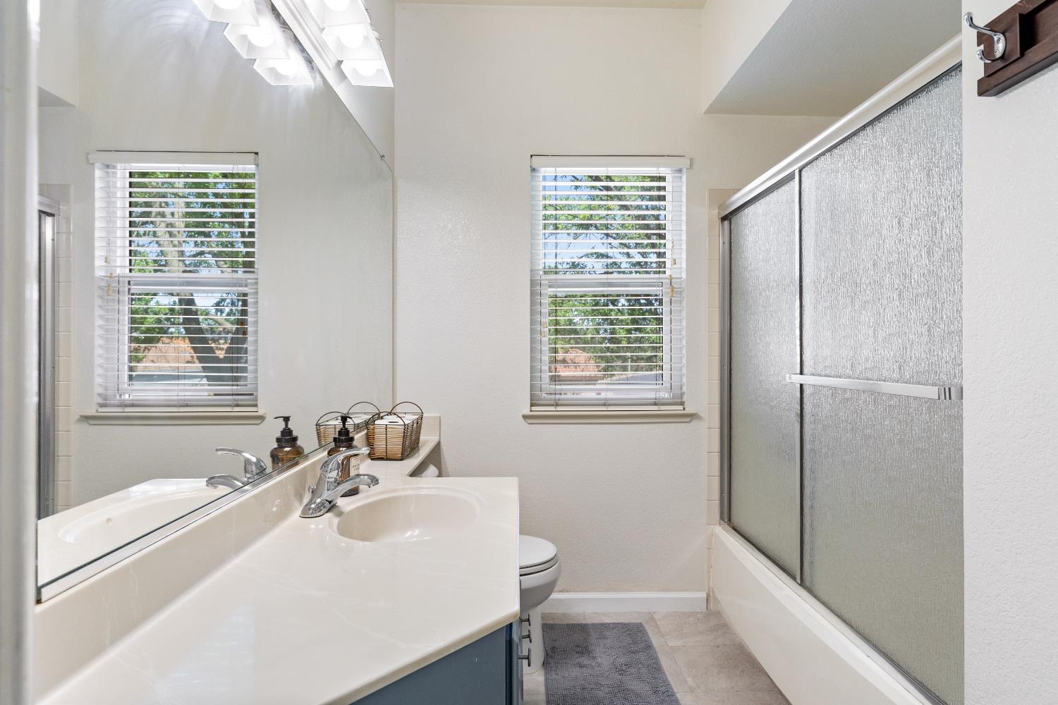 Detail Gallery Image 18 of 37 For 3010 Acton Way, Roseville,  CA 95747 - 4 Beds | 3 Baths