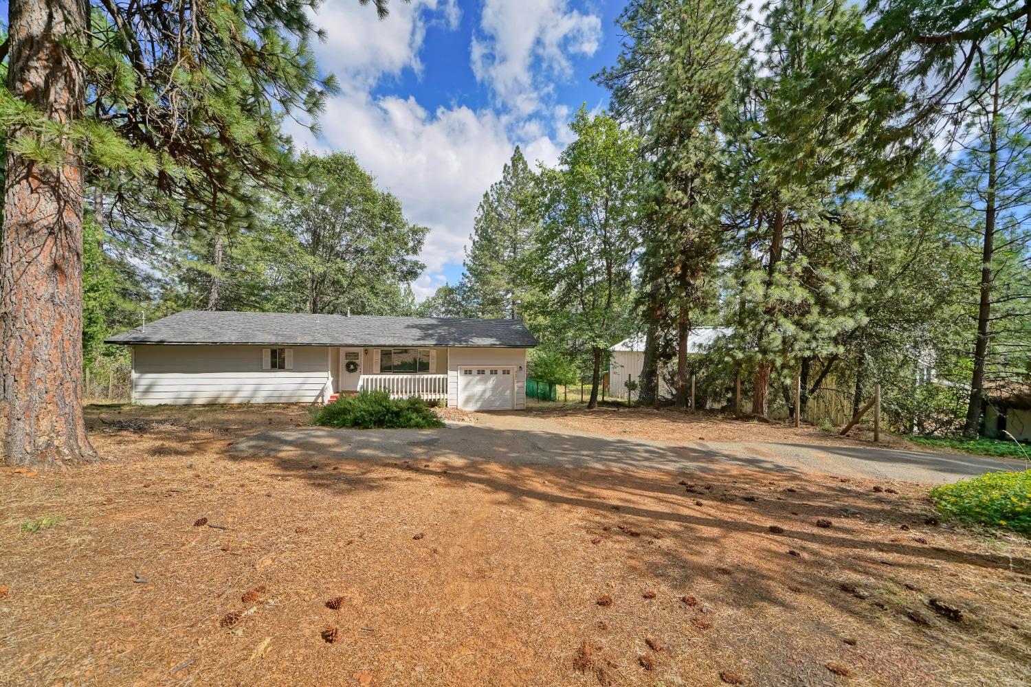 Detail Gallery Image 4 of 34 For 5781 Sly Park Rd, Pollock Pines,  CA 95726 - 2 Beds | 2 Baths