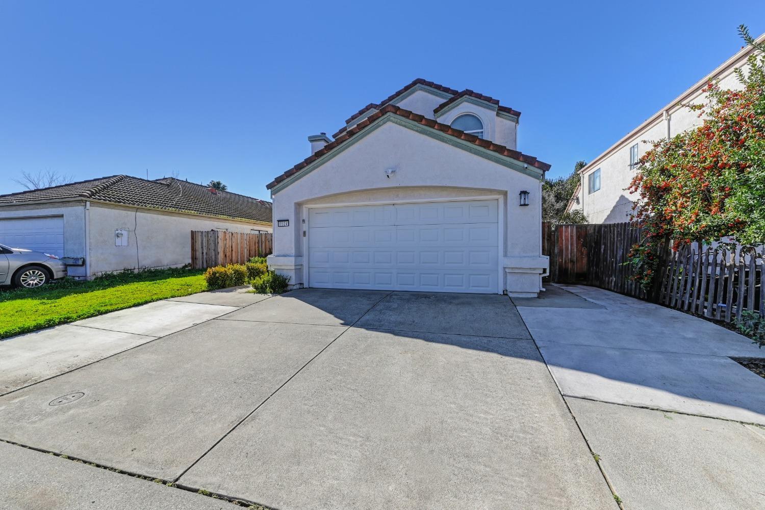 Detail Gallery Image 4 of 42 For 8924 La Margarita Way, Sacramento,  CA 95828 - 4 Beds | 2/1 Baths