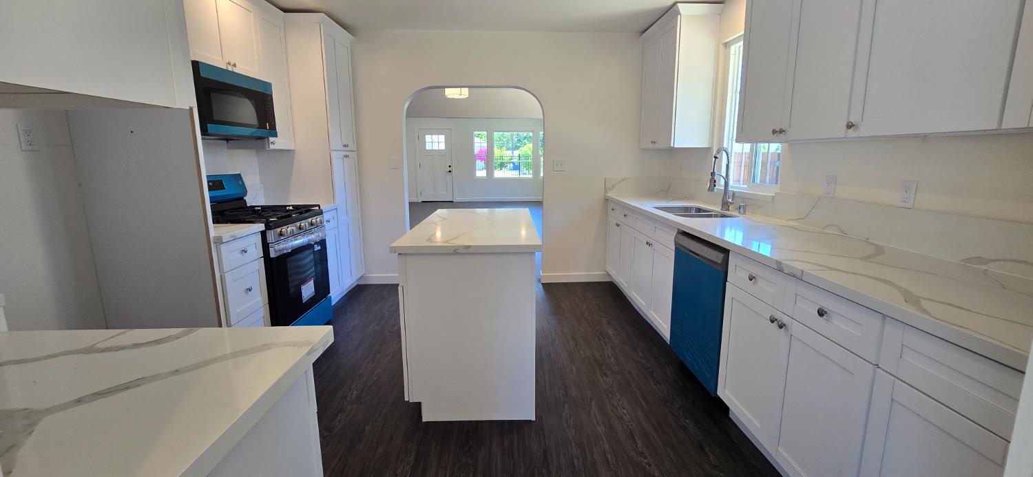 Detail Gallery Image 9 of 59 For 3129 Judah St, Sacramento,  CA 95815 - 2 Beds | 2 Baths