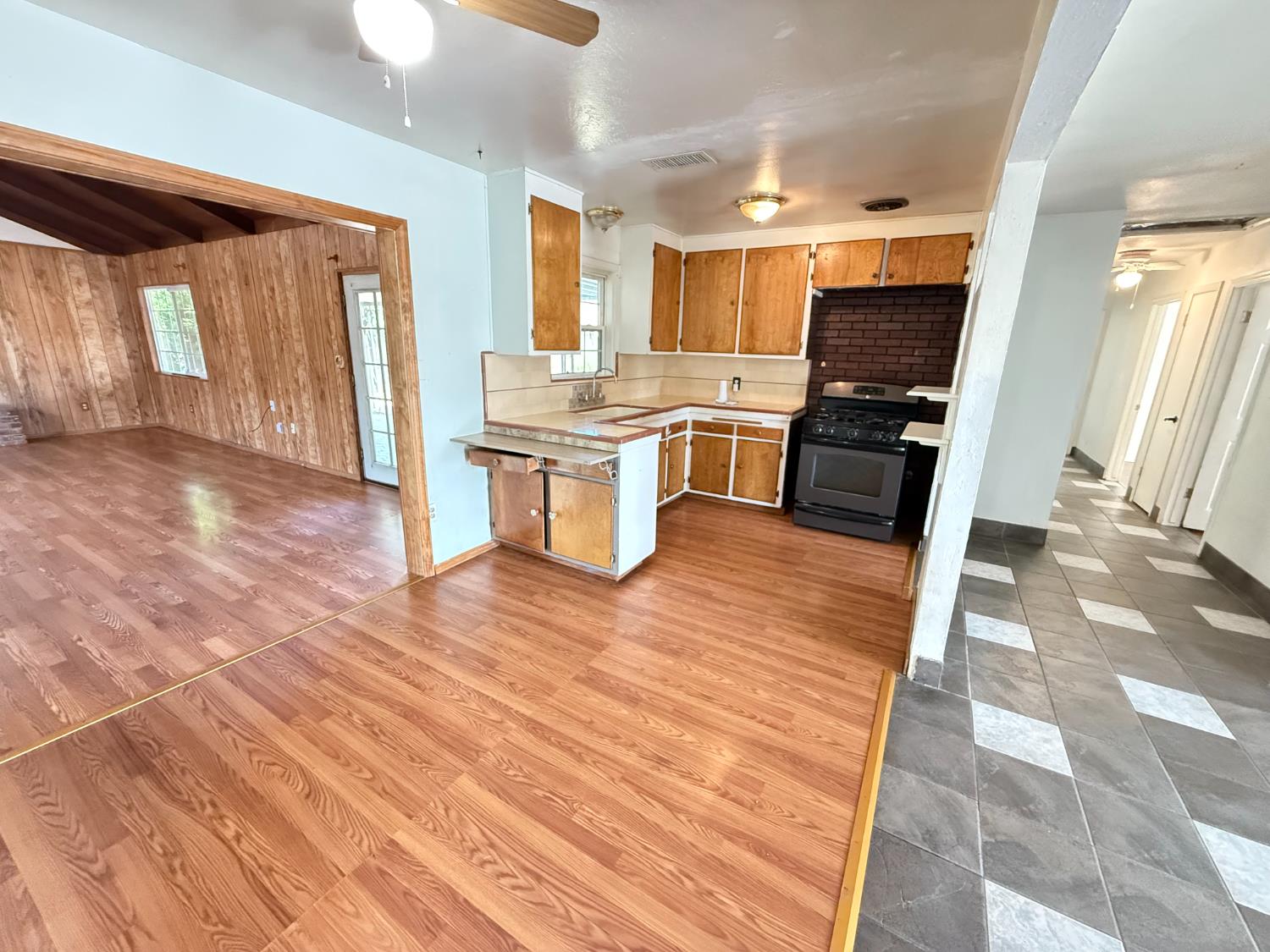 Detail Gallery Image 4 of 17 For 1318 Freeman St, Marysville,  CA 95901 - 3 Beds | 2 Baths