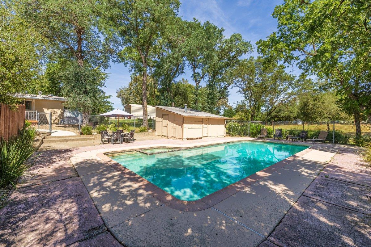 Detail Gallery Image 17 of 56 For 4325 Dias Ln, Loomis,  CA 95650 - 3 Beds | 2 Baths