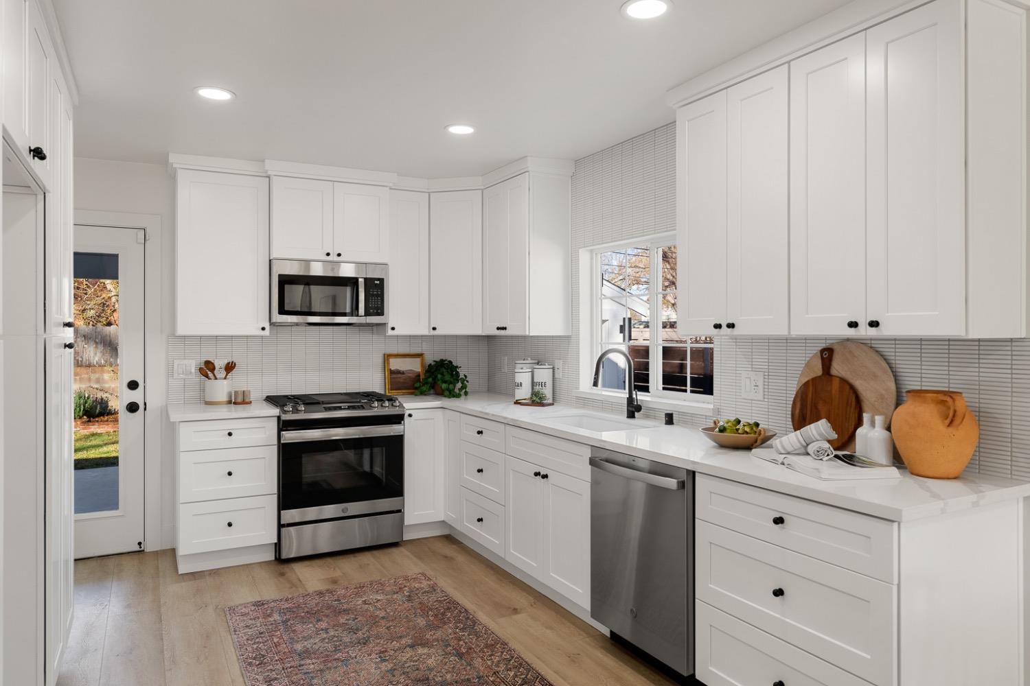 Detail Gallery Image 12 of 49 For 2750 San Luis Ct, Sacramento,  CA 95818 - 3 Beds | 2 Baths