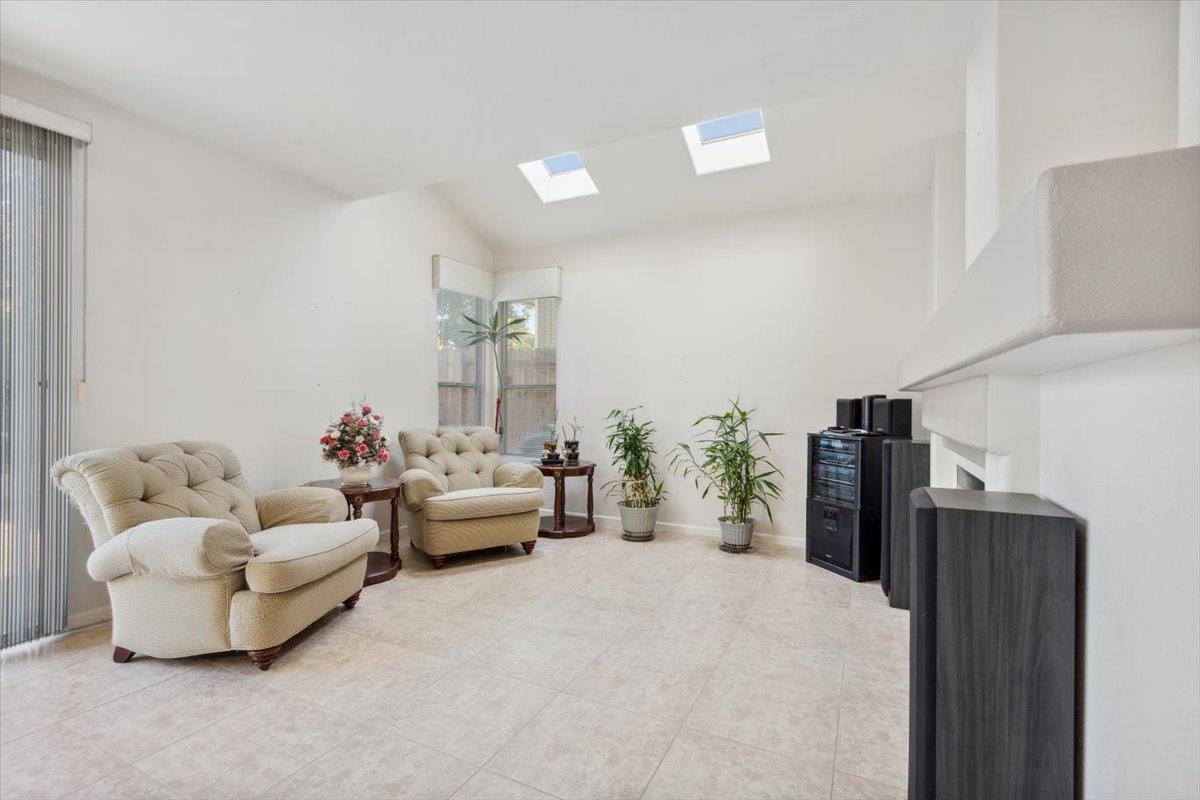 Detail Gallery Image 11 of 31 For 4625 Winter Oak Way, Antelope,  CA 95843 - 4 Beds | 2/1 Baths