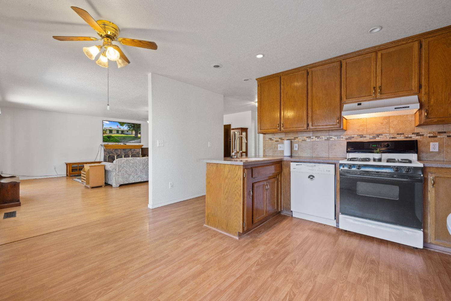 Detail Gallery Image 12 of 34 For 2613 Pescadero Pl, Modesto,  CA 95355 - 3 Beds | 2 Baths
