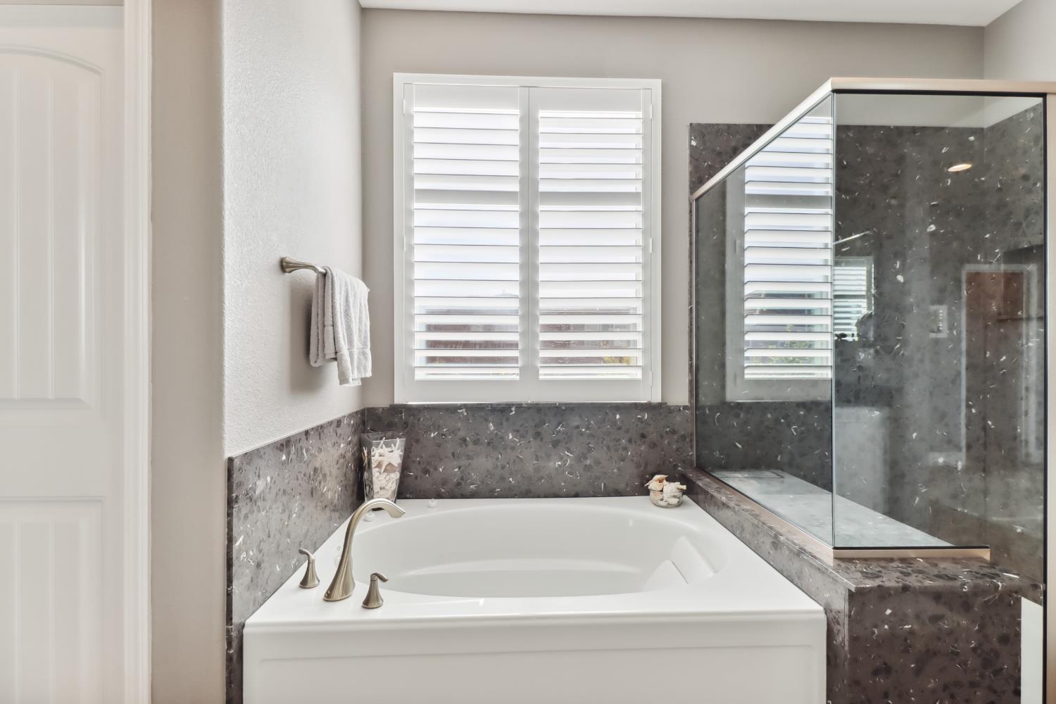 Detail Gallery Image 45 of 69 For 5604 Saratoga Cir, Rocklin,  CA 95765 - 4 Beds | 3/1 Baths