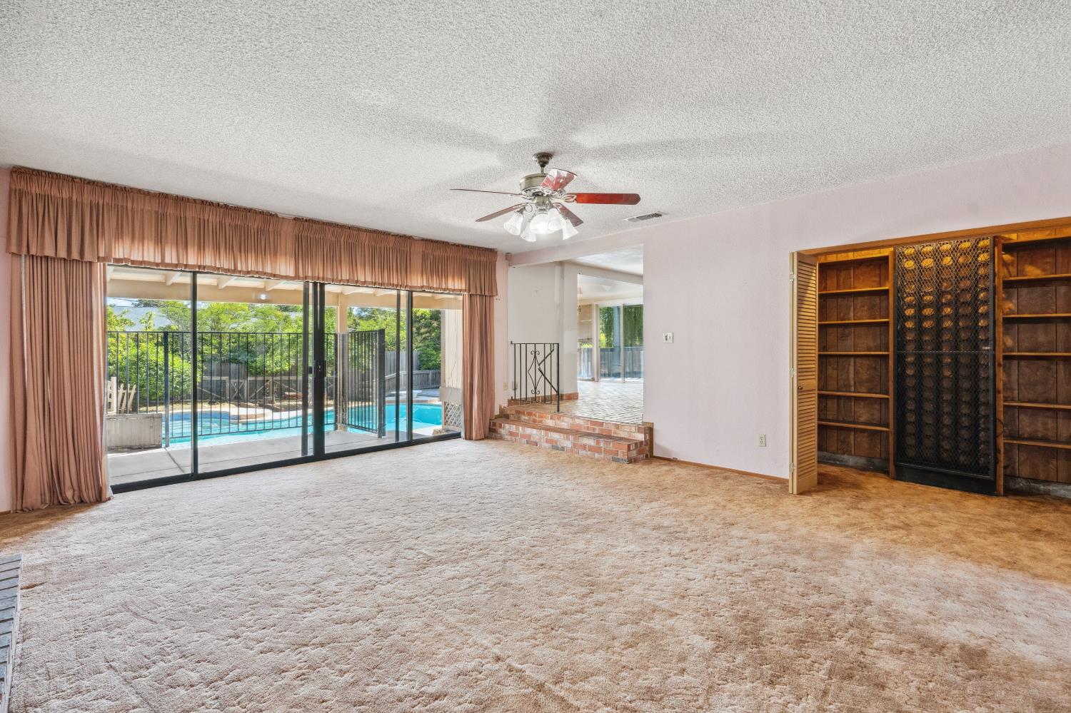 Detail Gallery Image 20 of 91 For 8518 Rolling Green Way, Fair Oaks,  CA 95628 - 4 Beds | 2/2 Baths