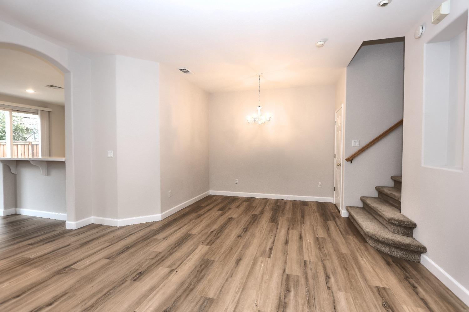 Photo #13: 225063611 Listing: Photo #13