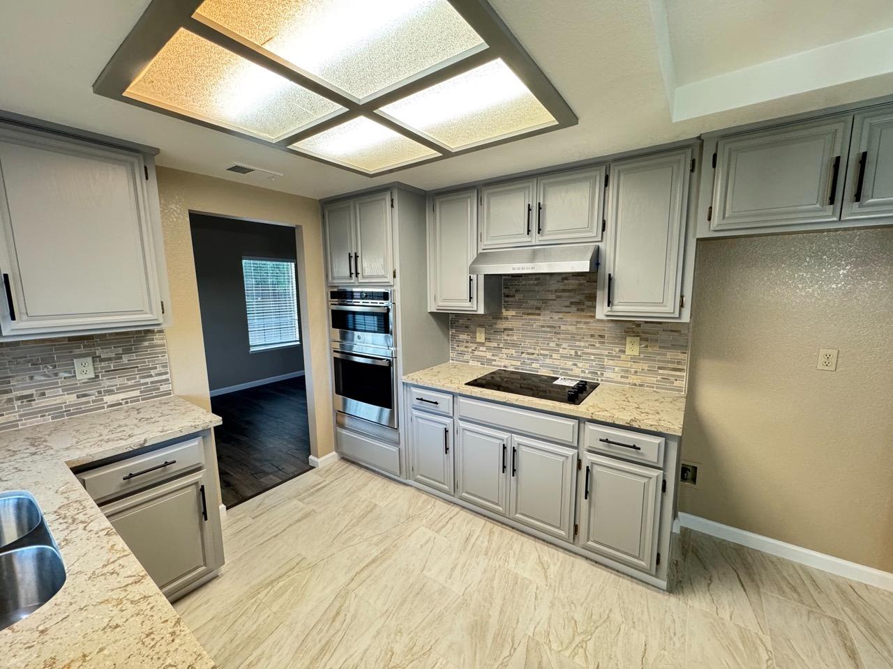 Detail Gallery Image 8 of 38 For 2232 Ne Manitoba Ct, Modesto,  CA 95356 - 3 Beds | 2/1 Baths