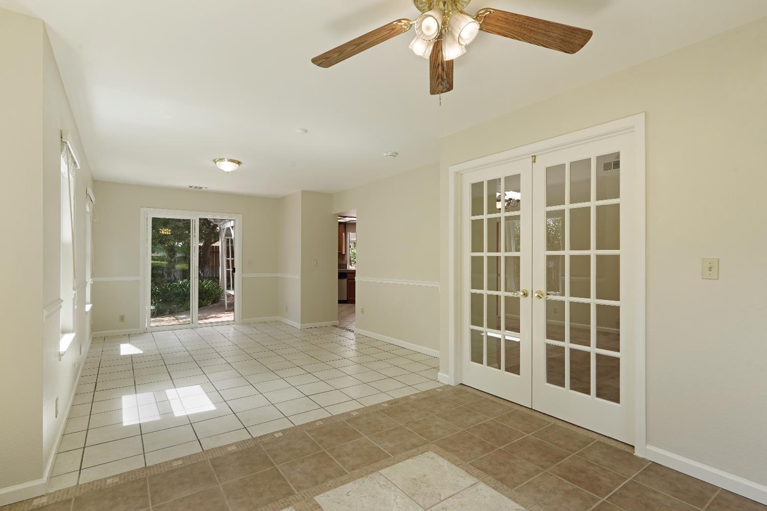 Detail Gallery Image 22 of 61 For 6001 Laguna Villa Way, Elk Grove,  CA 95758 - 3 Beds | 2 Baths