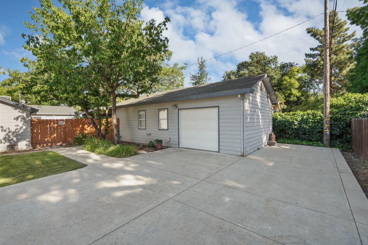 Detail Gallery Image 5 of 47 For 1308 Rivara Rd, Stockton,  CA 95207 - 4 Beds | 2 Baths
