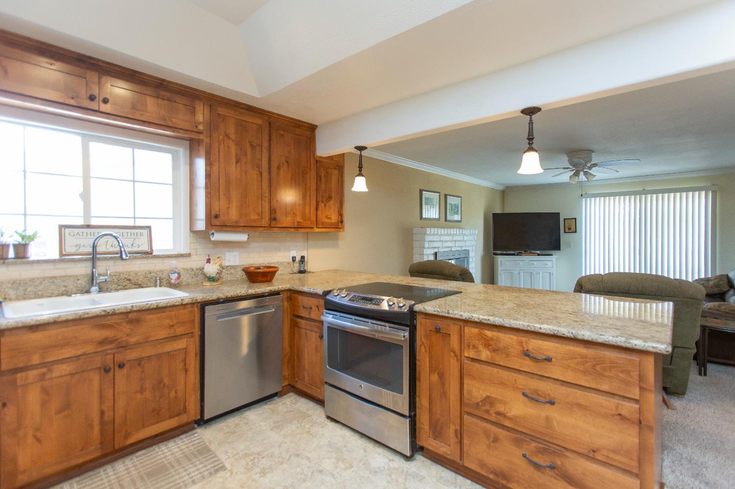 Detail Gallery Image 10 of 27 For 1860 Loyola Way, Turlock,  CA 95382 - 3 Beds | 2 Baths