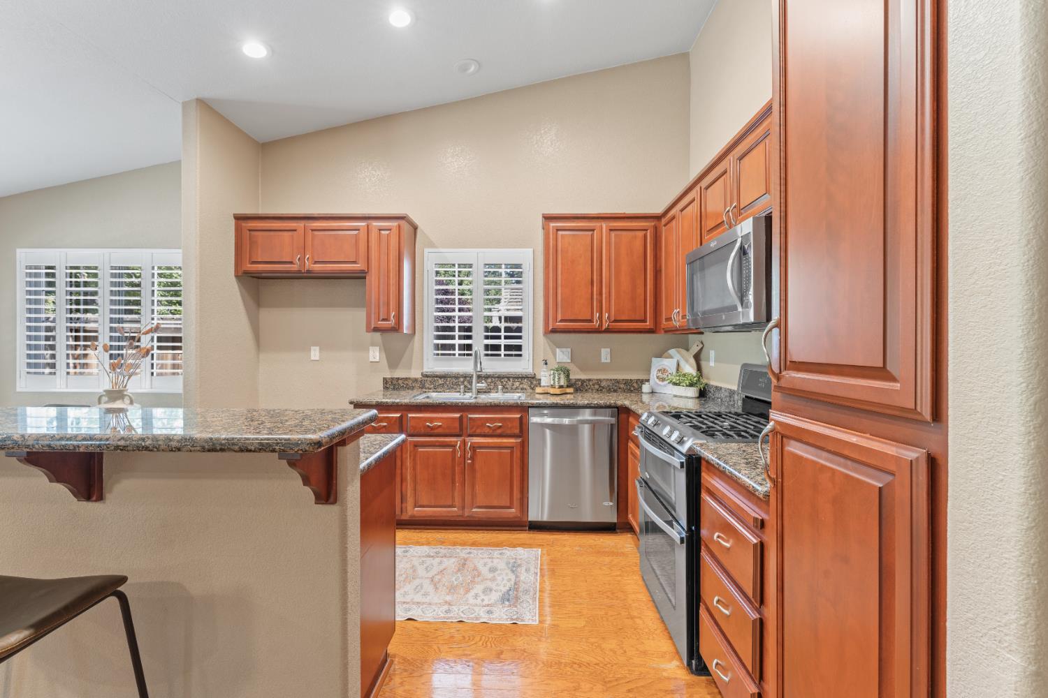Detail Gallery Image 17 of 44 For 1014 Thompson Cir, Folsom,  CA 95630 - 4 Beds | 2 Baths