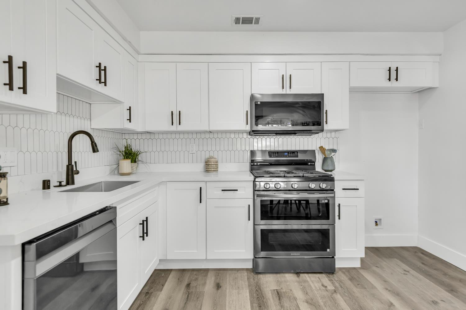 Detail Gallery Image 14 of 42 For 7682 Detroit Blvd, Sacramento,  CA 95832 - 4 Beds | 2 Baths