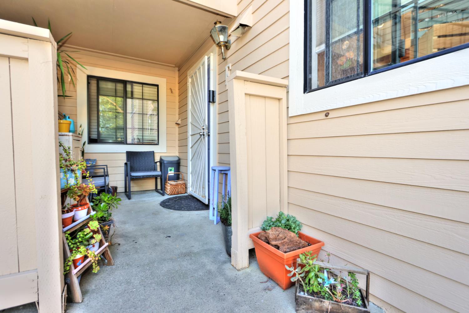 Detail Gallery Image 5 of 36 For 7437 Auburn Oaks Ct #E,  Citrus Heights,  CA 95621 - 2 Beds | 1 Baths