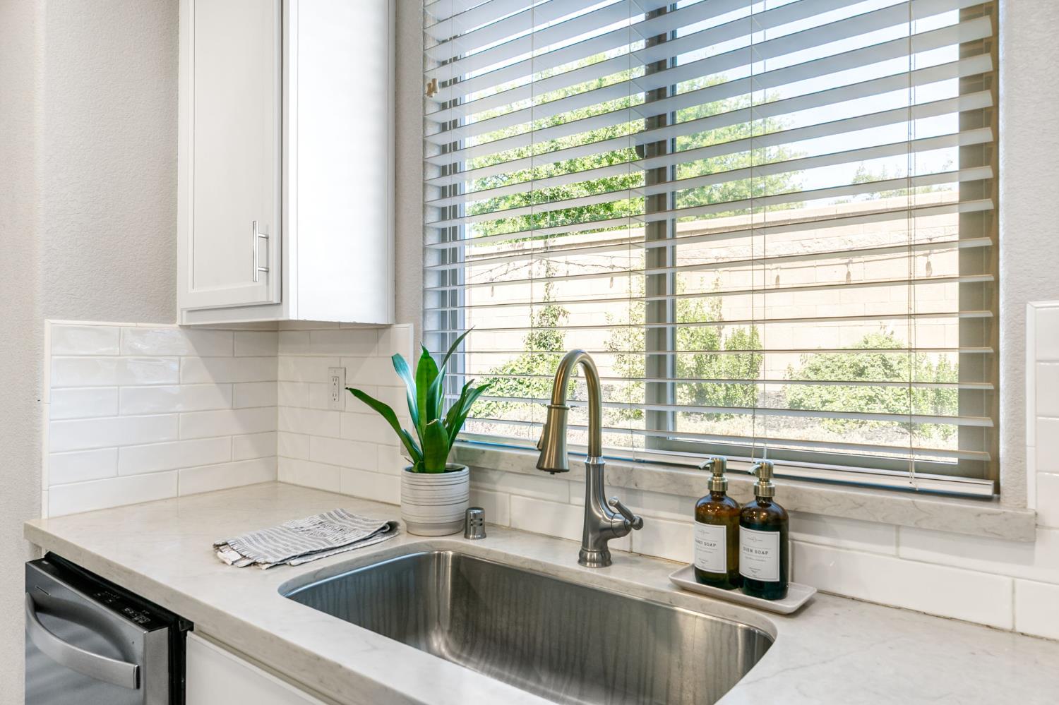 Detail Gallery Image 12 of 41 For 7946 Little Plum Way, Antelope,  CA 95843 - 4 Beds | 2/1 Baths