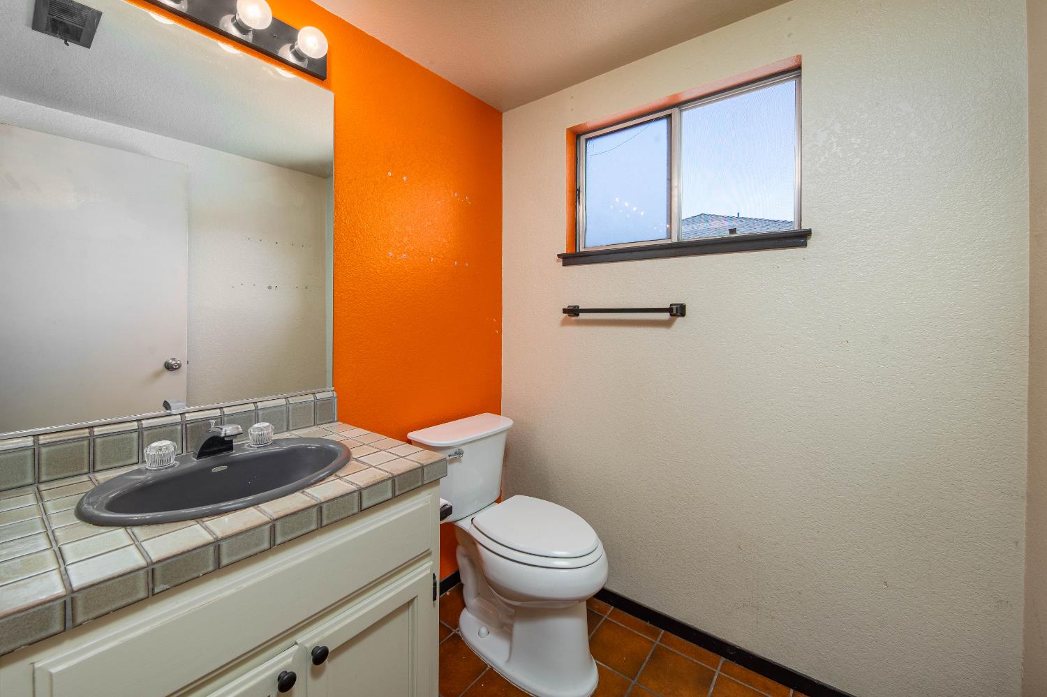 Detail Gallery Image 27 of 56 For 9412 Bonanza Dr, Stockton,  CA 95209 - 3 Beds | 2/1 Baths