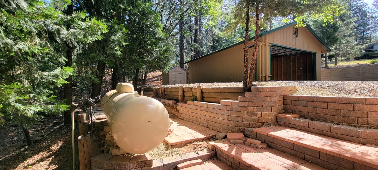 Detail Gallery Image 24 of 28 For 24040 Hitching Post Rd, Sonora,  CA 95370 - 3 Beds | 2 Baths