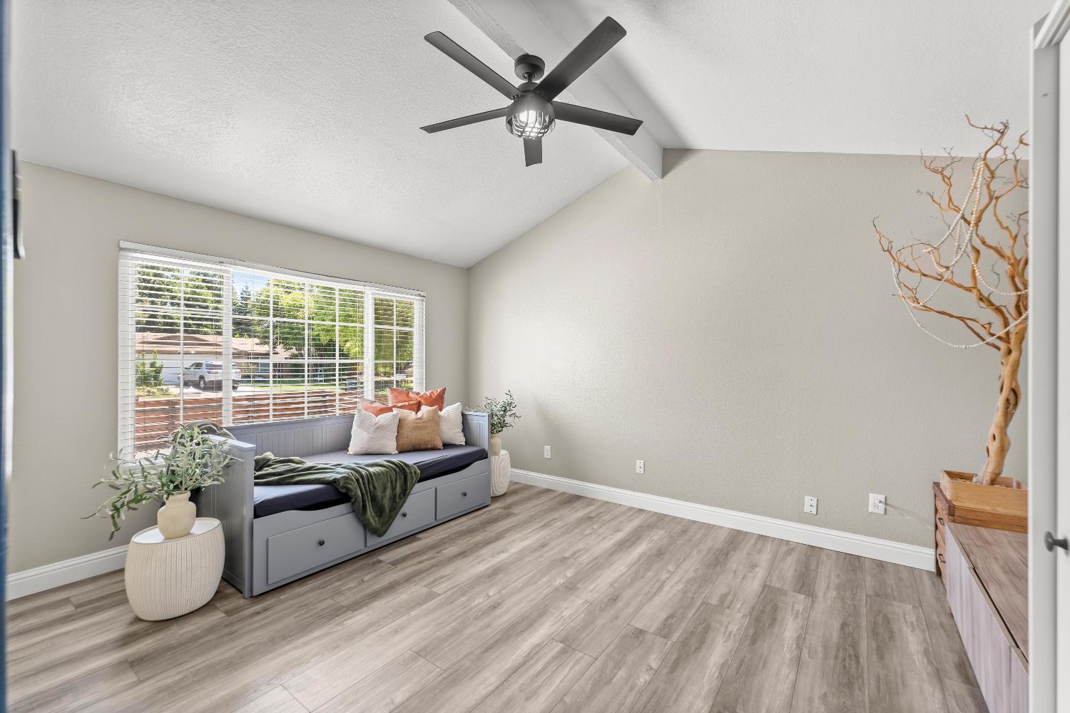 Detail Gallery Image 13 of 66 For 2915 Baronet Way, Sacramento,  CA 95833 - 4 Beds | 2 Baths