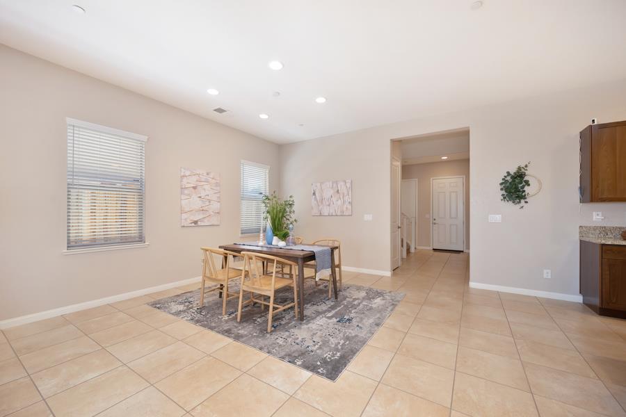 Detail Gallery Image 9 of 53 For 5416 Cannes Ct, Fair Oaks,  CA 95628 - 3 Beds | 2/1 Baths