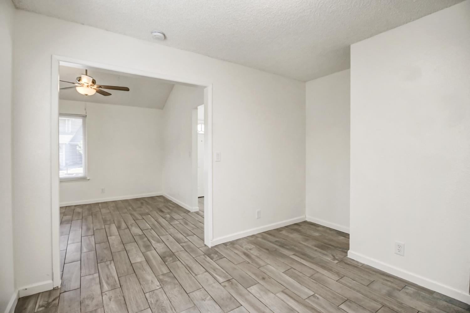Detail Gallery Image 24 of 48 For 2301 Walnut Grove Way, Rancho Cordova,  CA 95670 - 3 Beds | 2 Baths