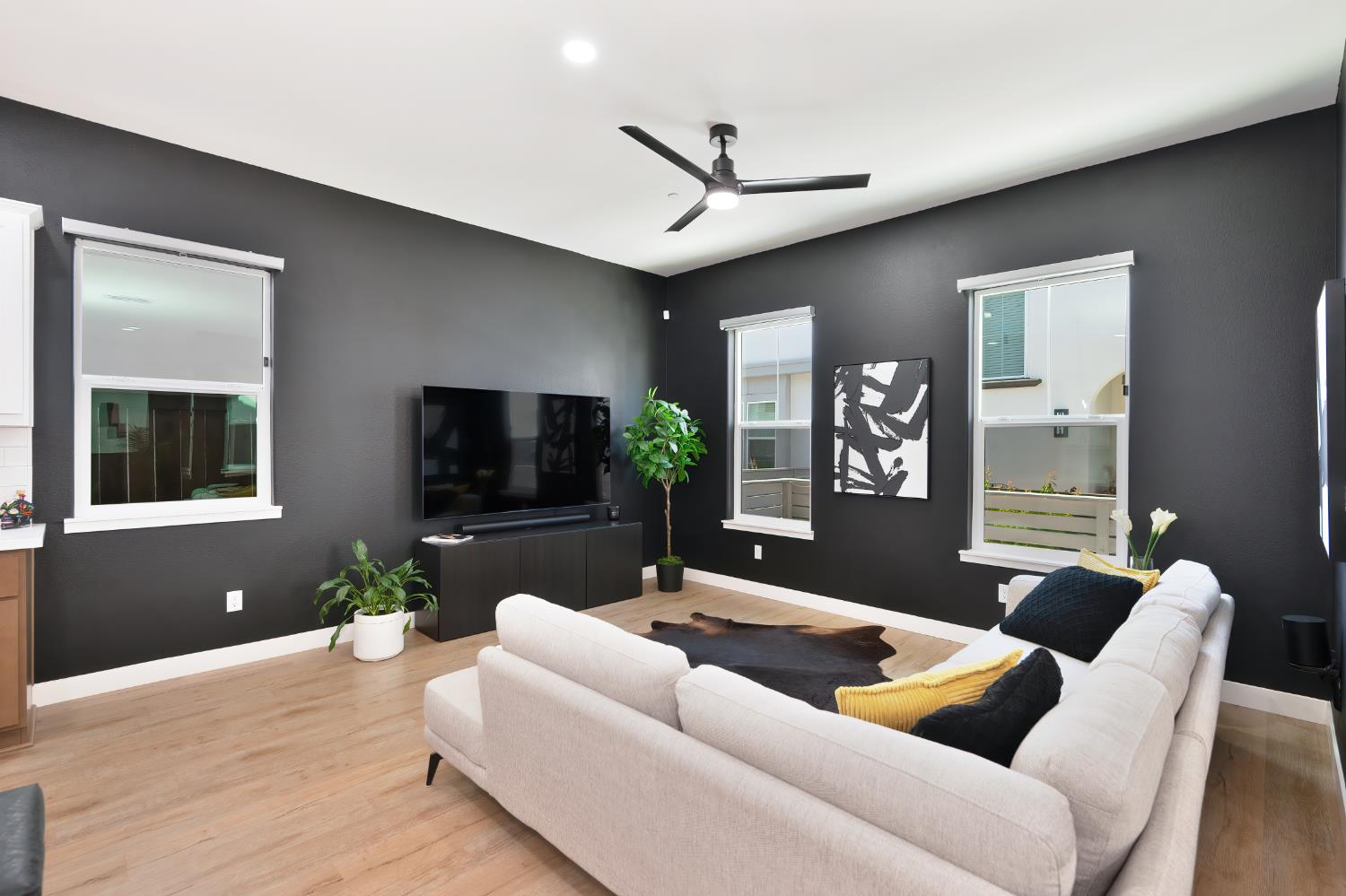 Detail Gallery Image 10 of 53 For 2372 Bastogne, Sacramento,  CA 95818 - 3 Beds | 2/1 Baths