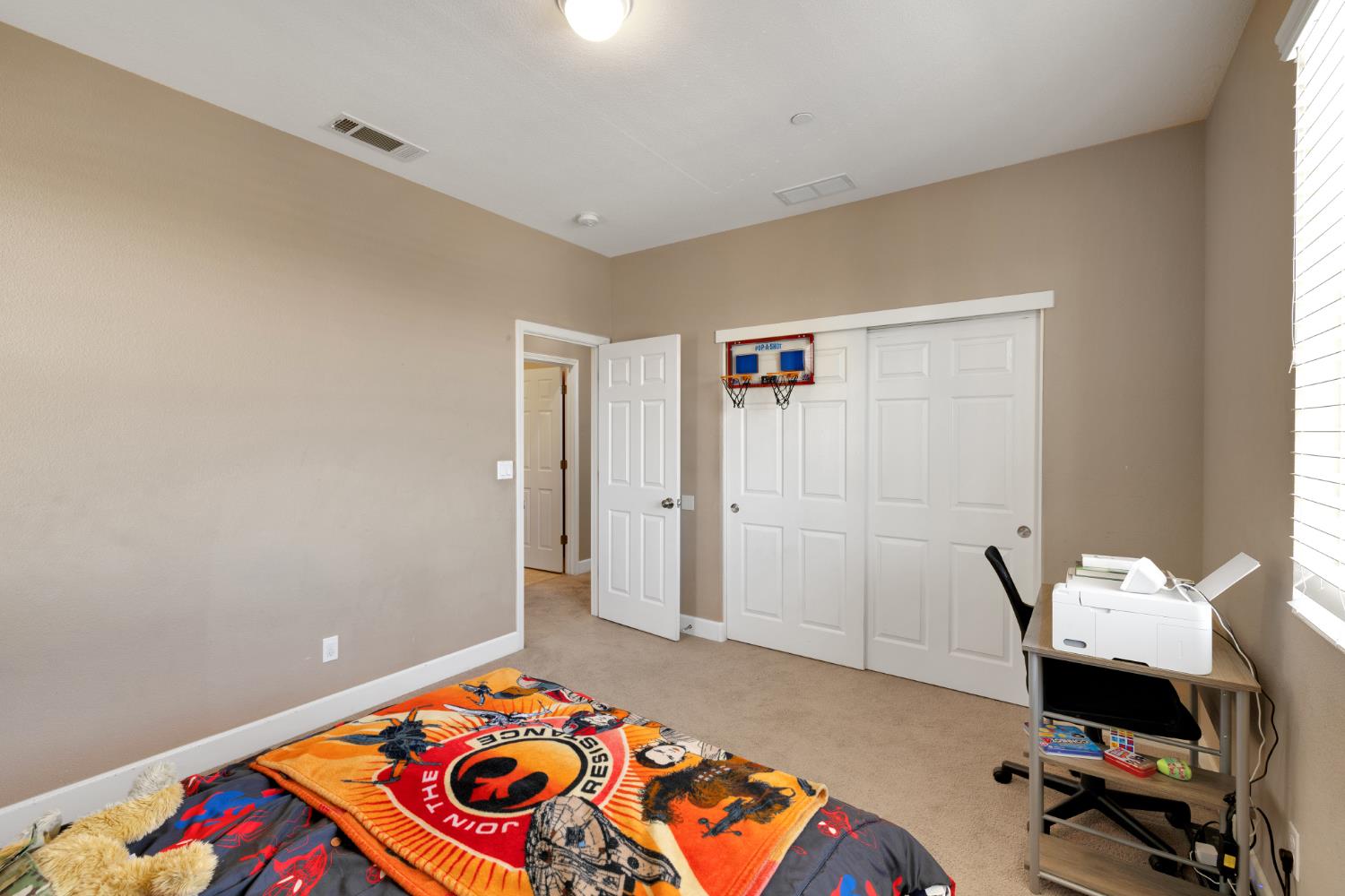 Detail Gallery Image 35 of 43 For 10424 Fossil Way, Elk Grove,  CA 95757 - 4 Beds | 3/1 Baths