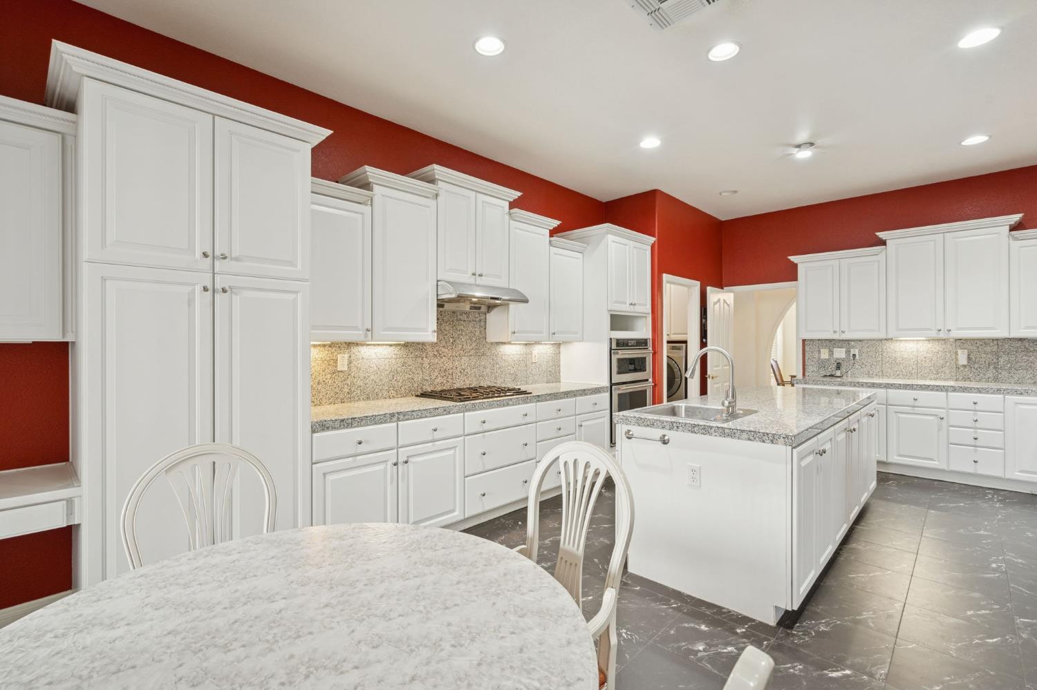 Detail Gallery Image 15 of 41 For 2832 Rockaway Ln, Sacramento,  CA 95835 - 2 Beds | 2 Baths